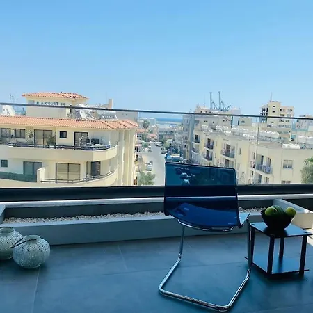Apartmán Maryam's 2-br Facing Harbor With Pool