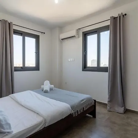 Maryam's 2-br Facing Harbor With Pool Daire *