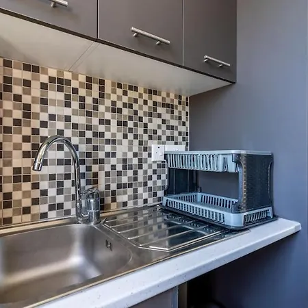 Daire Maryam's 2-br Facing Harbor With Pool