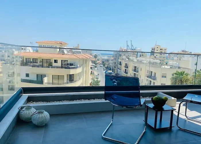 Apartmán Maryam's 2-br Facing Harbor With Pool