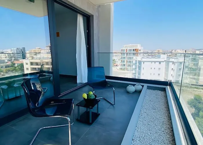 Maryam's 2-br Facing Harbor With Pool Apartmán