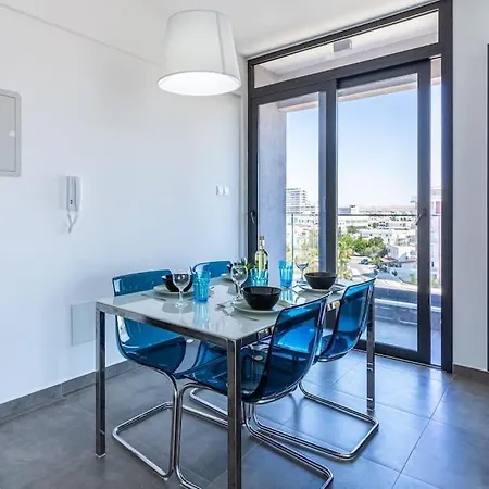 Maryam's 2-br Facing Harbor With Pool شقة