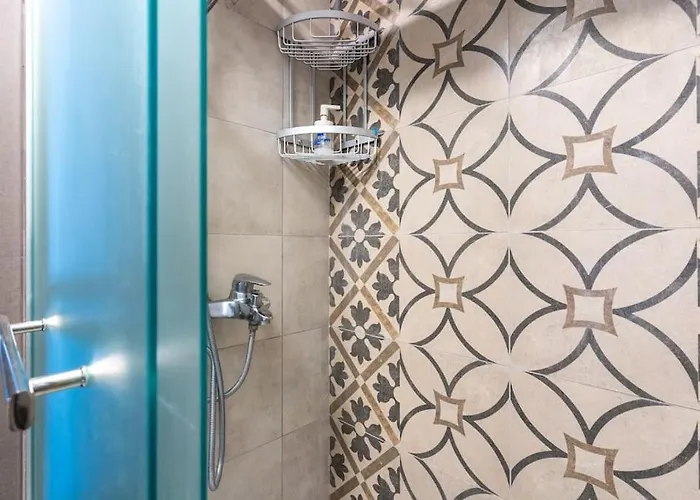 Apartmán Maryam's 2-br Facing Harbor With Pool Larnaca