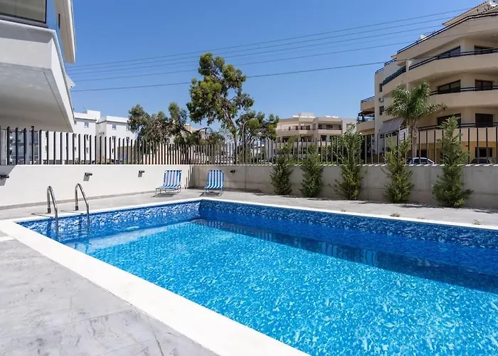 Maryam's 2-br Facing Harbor With Pool Apartmán