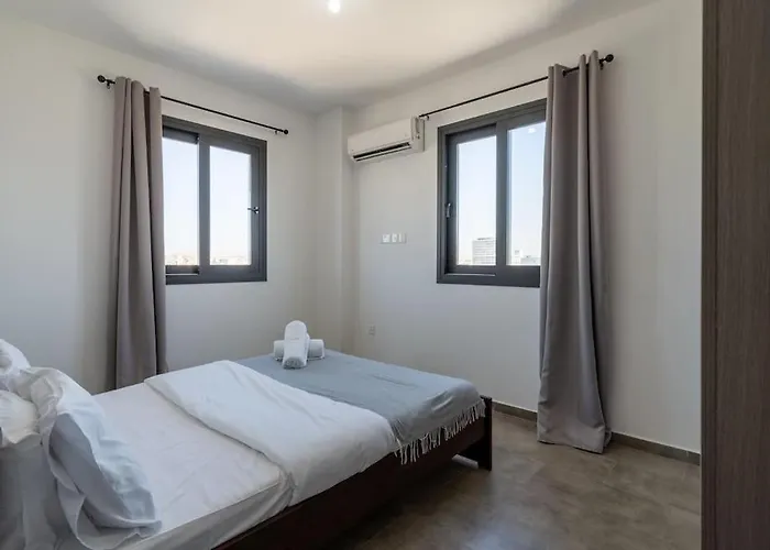 Maryam's 2-br Facing Harbor With Pool Apartmán *