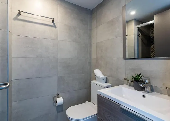 Apartmán Maryam's 2-br Facing Harbor With Pool *