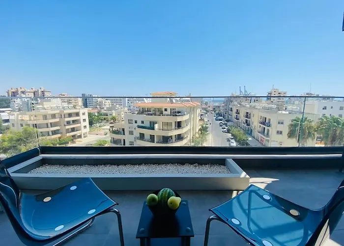Maryam's 2-br Facing Harbor With Pool * Larnaca