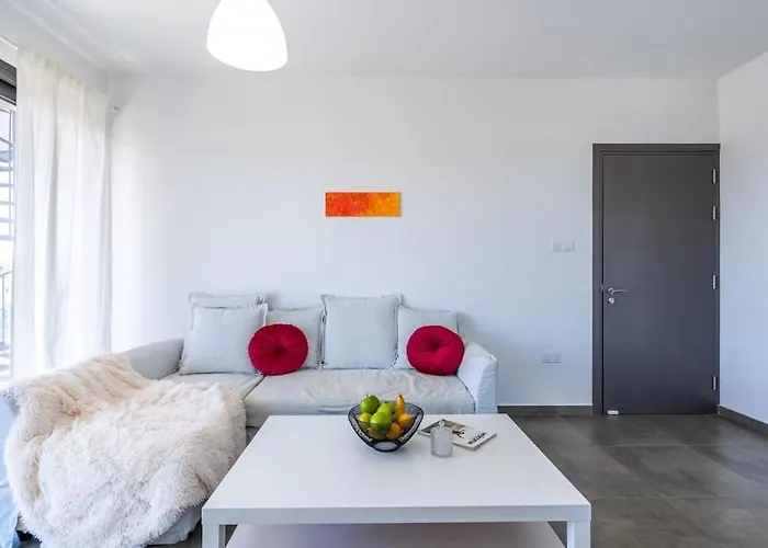 Apartmán Maryam's 2-br Facing Harbor With Pool