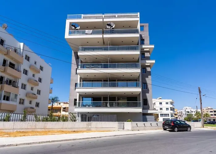 Maryam's 2-br Facing Harbor With Pool Apartmán *